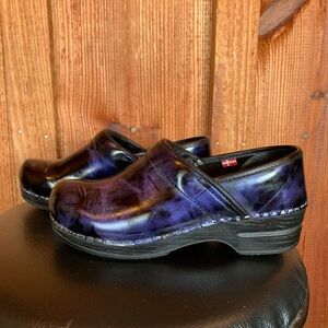 Sanita Professional Piper Smart Step Sylvia Purple Swirl Clogs Women’s Size 6/37